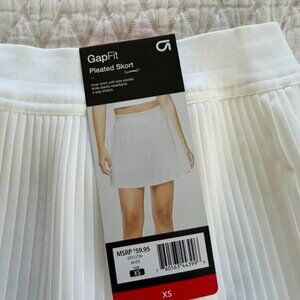 GapFit Pleated Exercise Skort | Size XS | White | NWT | Never Worn